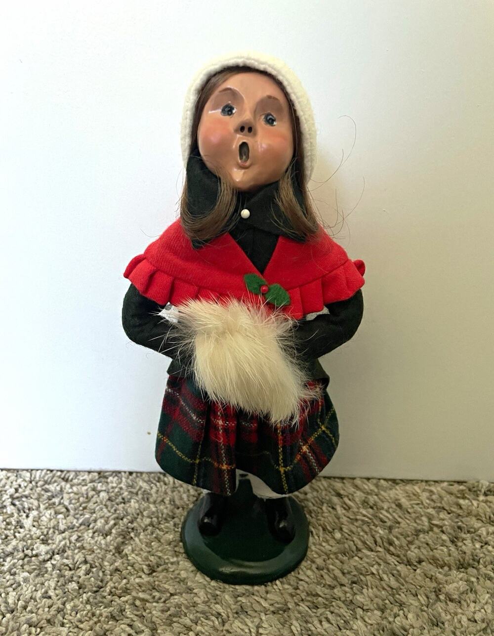 Vtg Byers' Choice Ltd. The Carolers 1988 Girl Figurine Red Cape Plaid Skirt 13"
